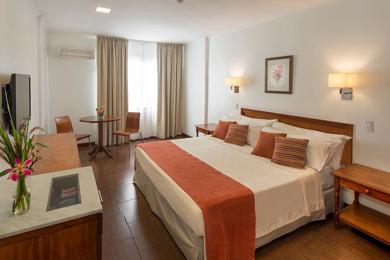 View of the bedroom with a queen-size bed. Saint George Hotel, Iguazú Falls.