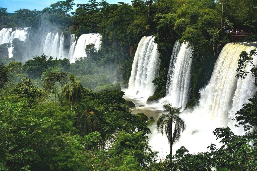 Beautiful image of Iguazú Falls and its incredible nature.