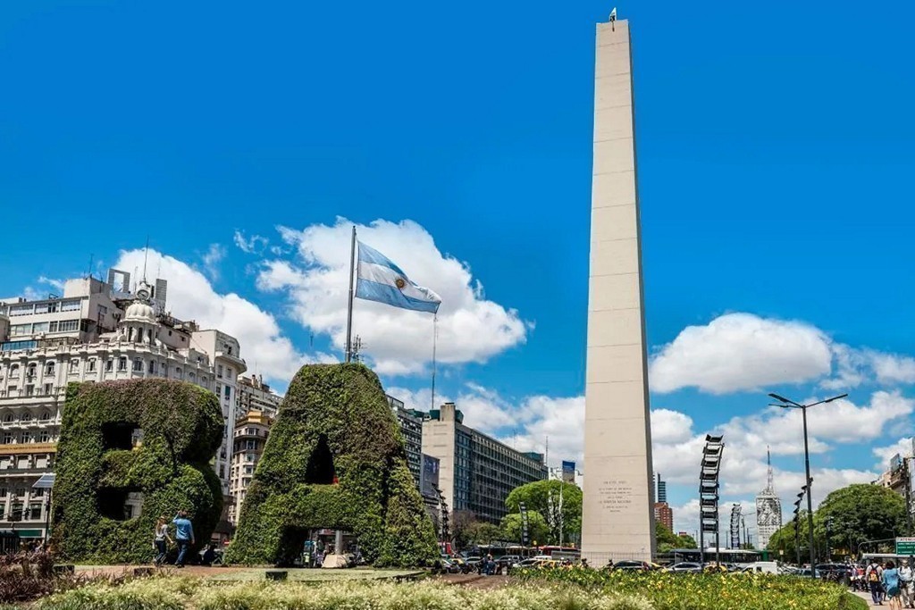 Tours around Buenos Aires, Argentina, including the Obelisco.